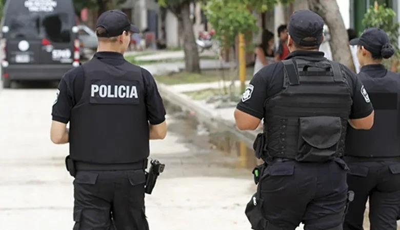 Santa Fe: retiran de las calles a los policías no vacunados contra el Covid-19