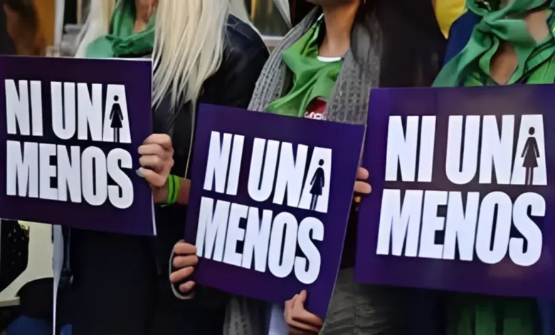 "Conmemorando ocho años de la primera marcha feminista 'Ni Una Menos', examinamos el impacto del movimiento en la lucha contra la violencia machista en Argentina.